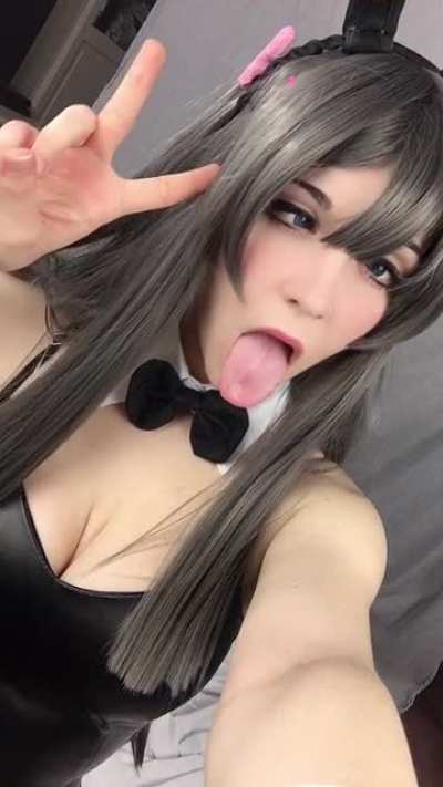lady_pizza_hug