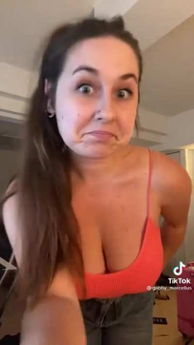 34E?! with pokies