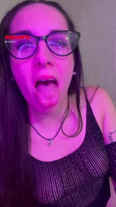 Look at the skill I have with my tongue. 👅👅👅