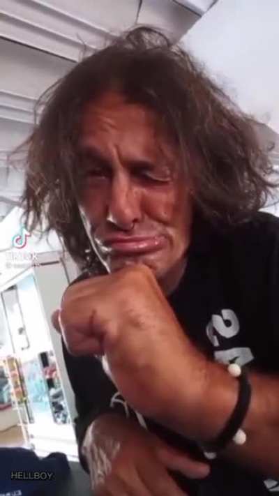 Cheiro estranho OC (aumenta o volume confia)