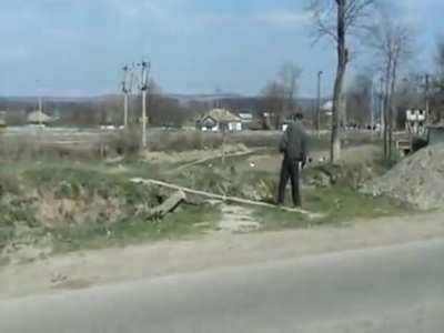 Fă-te frate cu dracul, p&icirc;nă treci puntea sau fă-ți cruce
