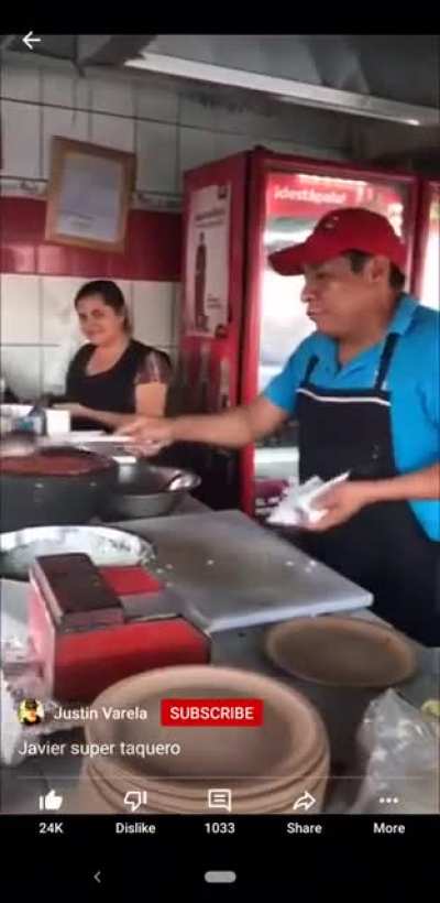 &iexcl;Dos de frijol con todo!