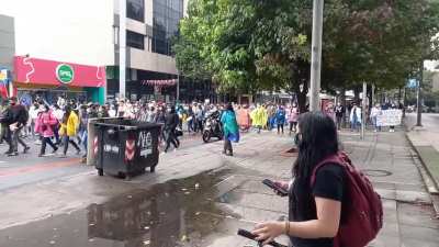 Quiero felicitar a todos los colombianos y estudiantes que salimos ayer 5 de Mayo 2021 a marchar contra la corrupción desde la 134 / 9na hasta autopista.. Fuimos ejemplo aunque había al final gente incitando a violencia y los detuvimos. Felicitaciones col