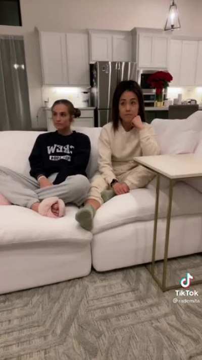 Rachel Demita. how&rsquo;s your pause game?