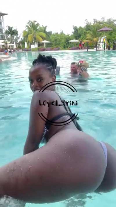 Trinity (@l0yal_trini)