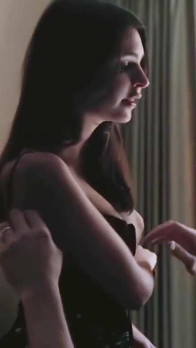 Emily Ratajkowski