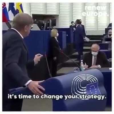 Guy Verhofstadt letting everyone know that the current EU sanctions on Russia aren't doing anything