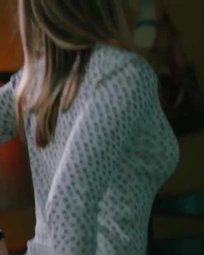 Elizabeth olsen ass