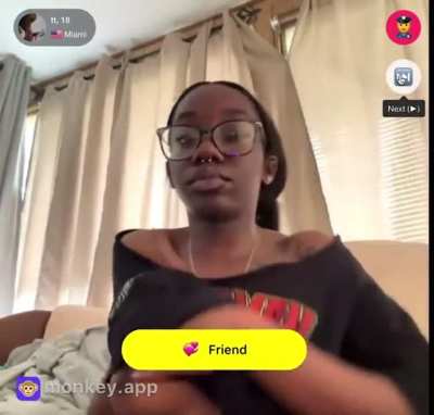 pretty darkskin slut shows tits on monkey app
