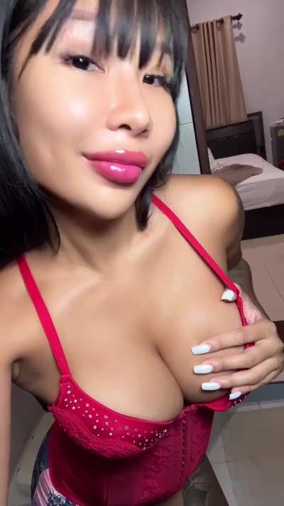 I want to feel hot cum on by boobs. 