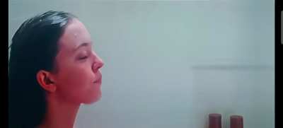 Sydney Sweeney towel scene (The housemaid)