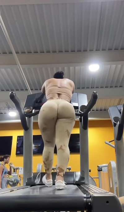 K_banesa with a huge bubble butt.