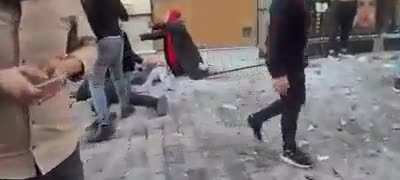 TAKSİM İSTİKLAL CADDESİNDE PATLAMA OLDU (Spoiler'da kan var, kan tutuyorsa a&ccedil;mayınız...)