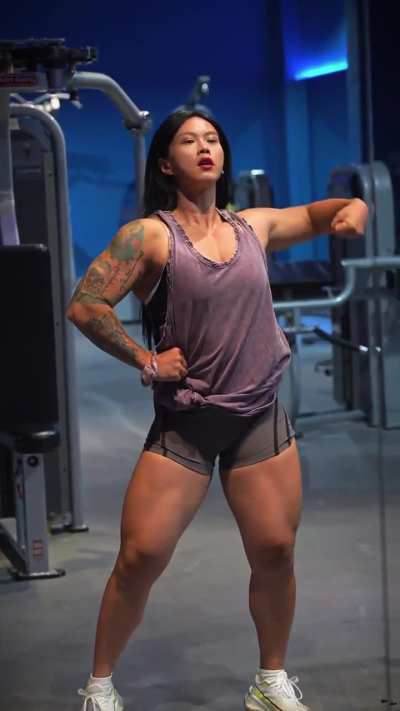 Jessica Shen (Jessica Shěn Yǎji&eacute;) (awesome pecs bounce)