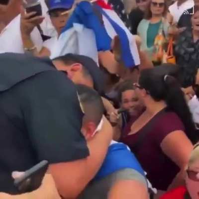 City of Miami Chief of Police hugs Cuban protestor #soscuba