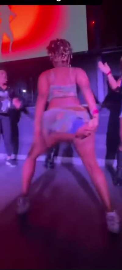 👀