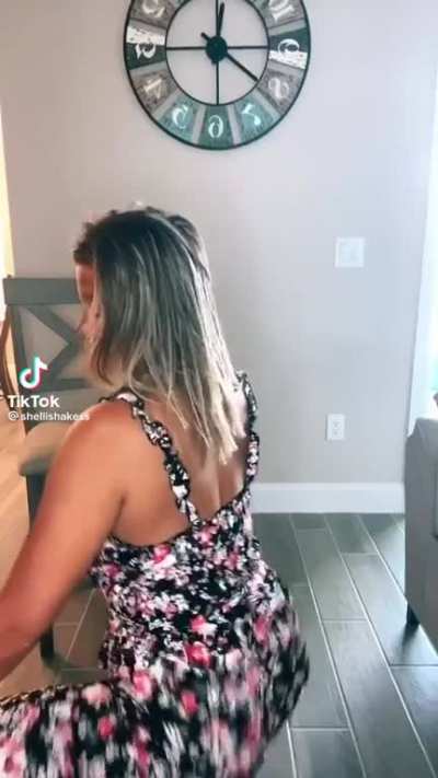 She can shake that thang