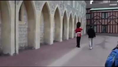 Touching a queen&rsquo;s guard WCGW