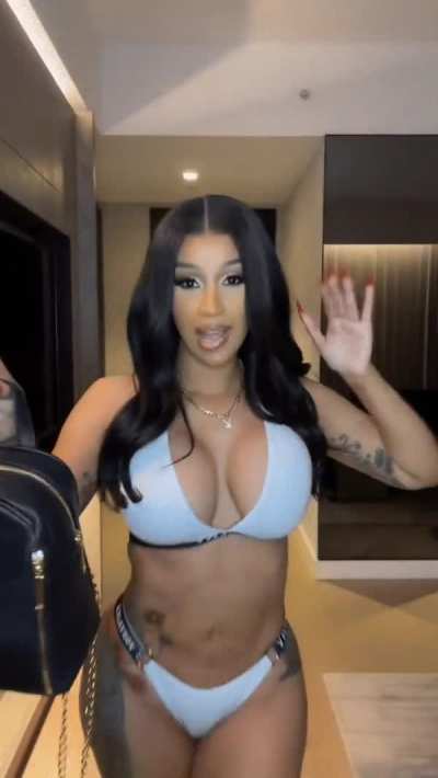 Mommy Cardi B is perfect for gooning. She&rsquo;d be so good at JOI and dirty talk videos. Perfect for strap-on sex or size queen vids