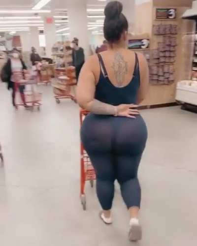 Mannn her booty so FAT &amp;amp; wide 😭😍she got that &ldquo;wideload&rdquo; type ass 🍑🍆