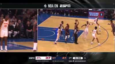 [Highlight] Referee cowers in fear, runs for his life after jump ball in Hawks/Knicks game