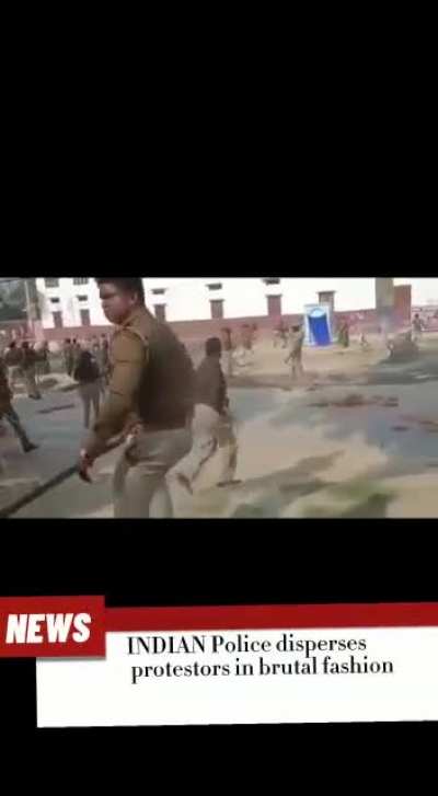 Protestors demanding compensation for land acquisition meet police