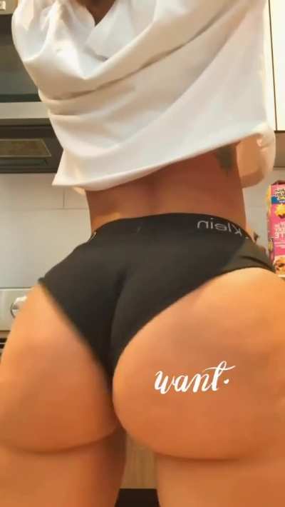 That Booty keeps growing!!! 🔥😱