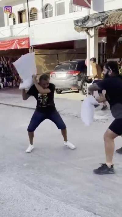 Se fosse no Brasil o cara ñ tava mais vivo