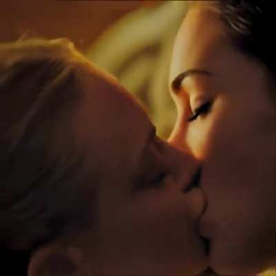 Amanda Seyfried and Megan Fox in Jennifer&rsquo;s Body