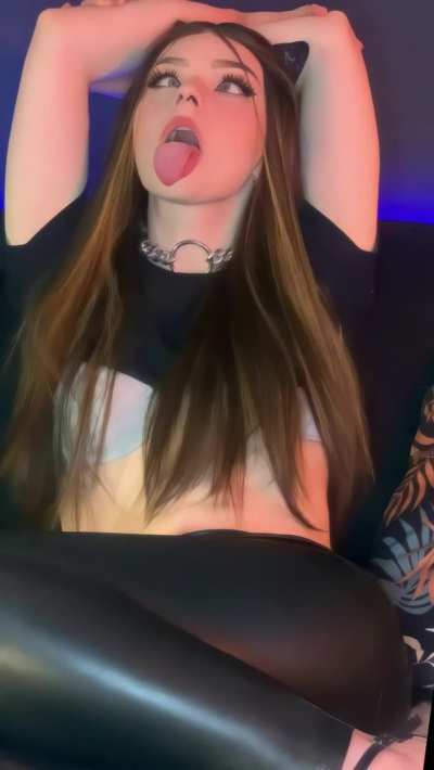 Yeah I know I&rsquo;m vegetarian but pls can someone feed me cock, pls? 🤤