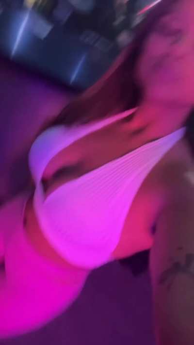Leslie B