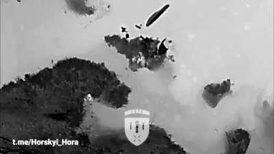 UA Recon Strike Group "Hora" ("Hora Group") used munition drops to destroy/capsize a boat full of Russian soldiers on the Dnieper river, before targeting the disembarked group with a series of further munition drops. [Archival] Published August 9, 2024