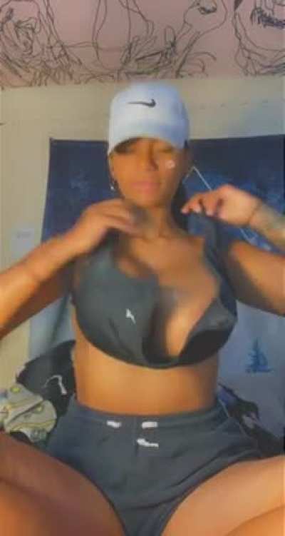 Perfect titties 😍