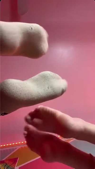 leeleeosotiny and her sister