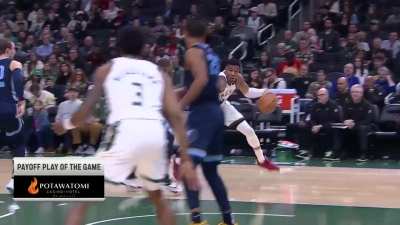 [Highlight] Giannis with the acrobatic layup for a 7 footer around Tillman and Aldama