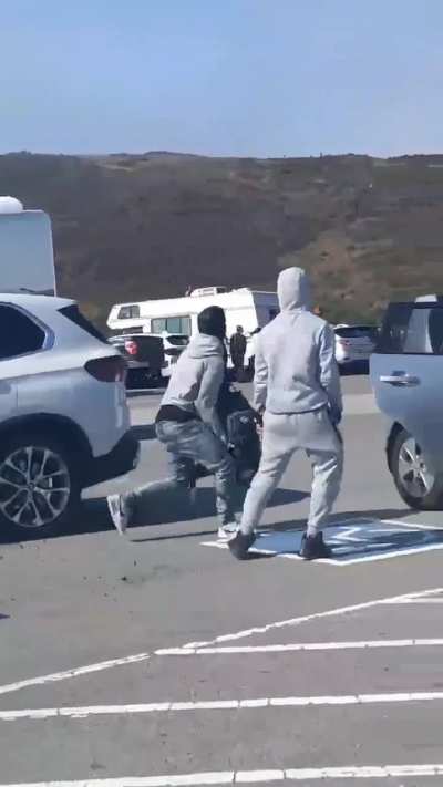 Car gets broken into and bag stolen in under 10 seconds at the Golden Gate Bridge viewpoint