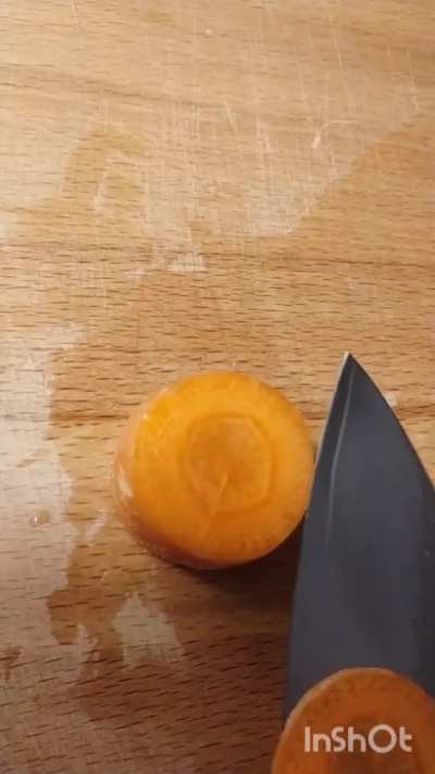 Raw carrot vs. the same $40 Aliexpress knife as before. Factory edge and grind out of the box.