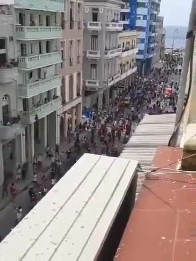 Thousands are mobilizing across Cuba demanding freedom, this video is in Havana.