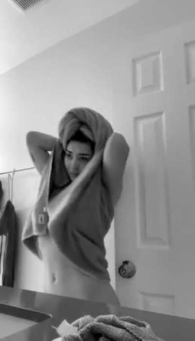 A sexy dance routine for you