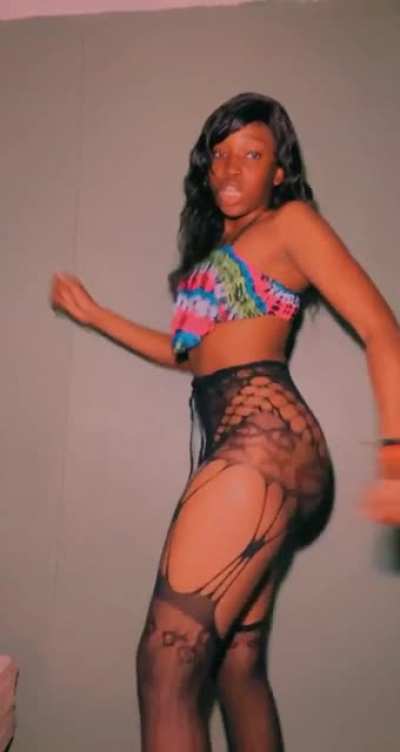 Babygirl_bush&rsquo;s shaking ass