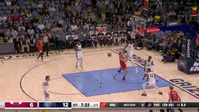 [Highlight] Jaren Jackson contests the corner three, then gets back to the interior for the athletic block, his 3rd of four total in the 1st quarter!