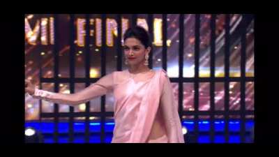 Deepika Padukone Twerking in her saree. Our goddess need not even show her navel to get us warmed up