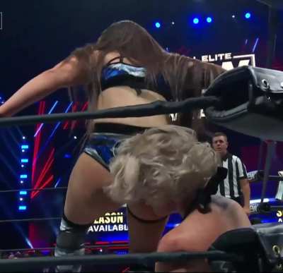 Skye Blue&rsquo;s Hip Attack (Slow-Motion)
