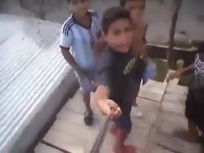 Um CL&Aacute;SSICO da cole&ccedil;&atilde;o: Crian&ccedil;a se fudendo
