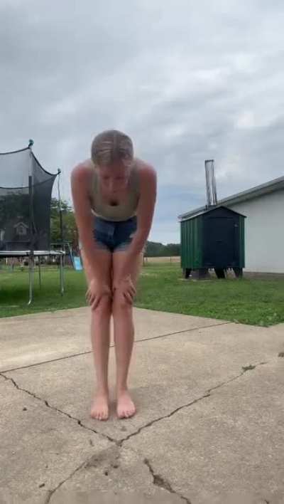 Giantess bug crush