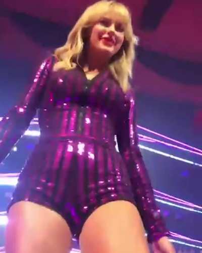 i cant wait to have a POV like this of her thighssss