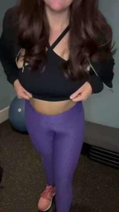 The girl at the gym is dying to do it and show you... trust me! [Drop]