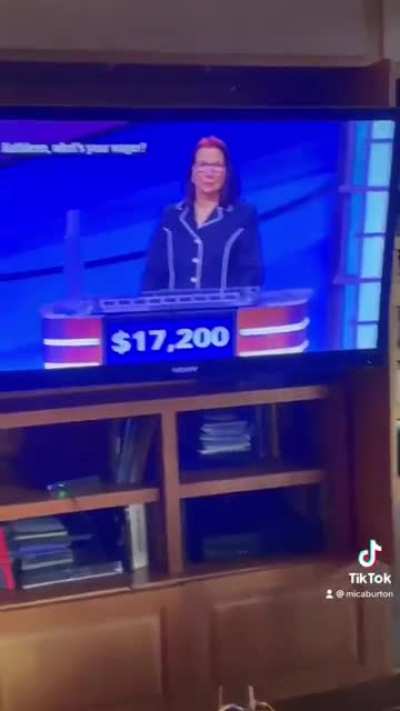Messing with your dad while he&rsquo;s on TV