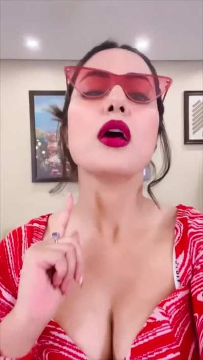 Who care what Hina Khan is doing if she let us see her massive cleavage