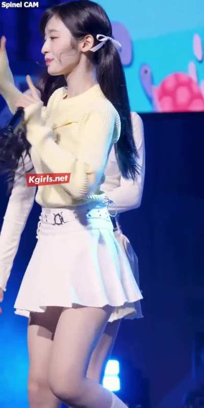 Arin cameltoe